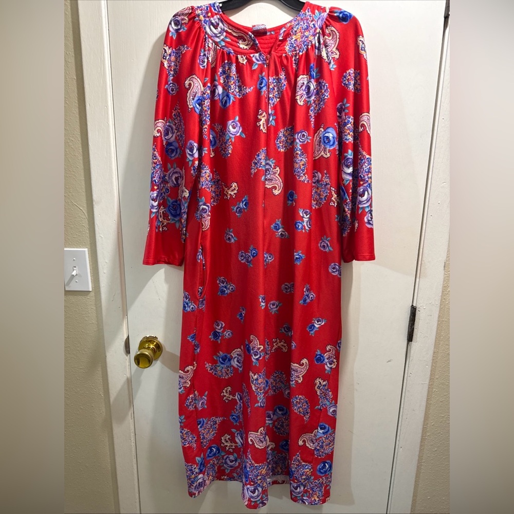 Vtg Granada Floral MuMu zipped pockets Housedress Red Dress with Floral Accents